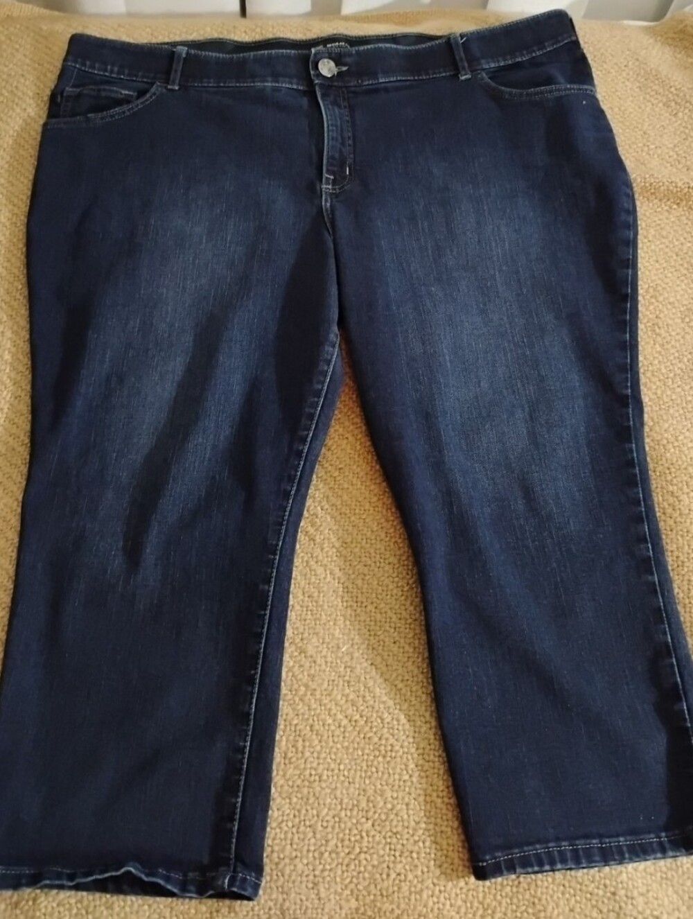 Lee Women's Mid Rise Capri Jeans Size 24W Dark Wash Stretch Plus Regular Fit